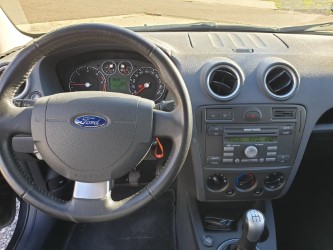 Ford Fusion 1.4 TDCI airco weinig km !!