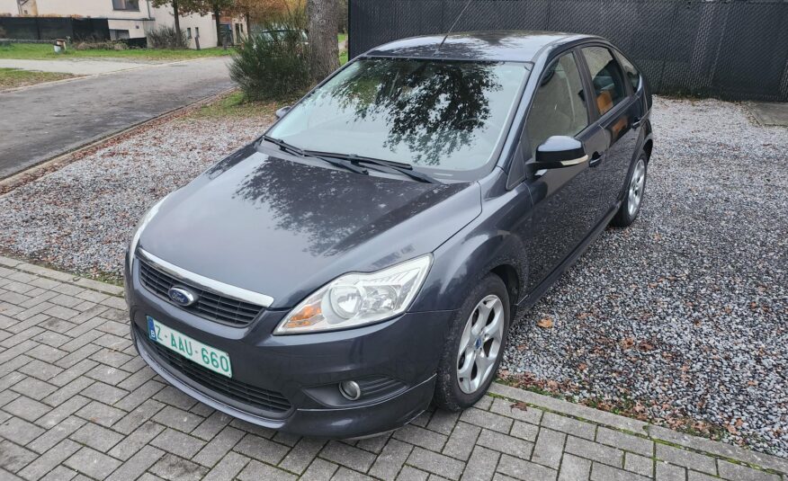 Ford Focus 1.6 TDCI 110 PK amper 142000 km !